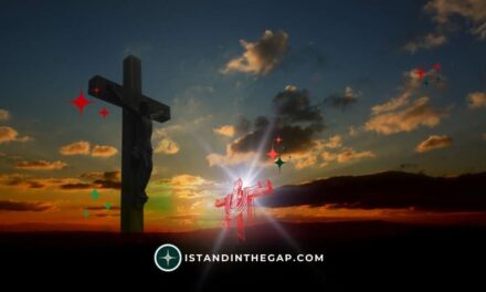 The Power of the Cross: A Daily Devotional (1 Corinthians 1:18)
