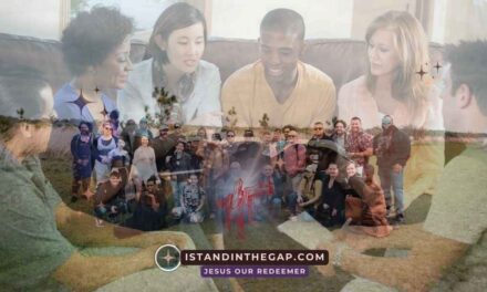 A Chosen People: A Daily Devotional (1 Peter 2:9)