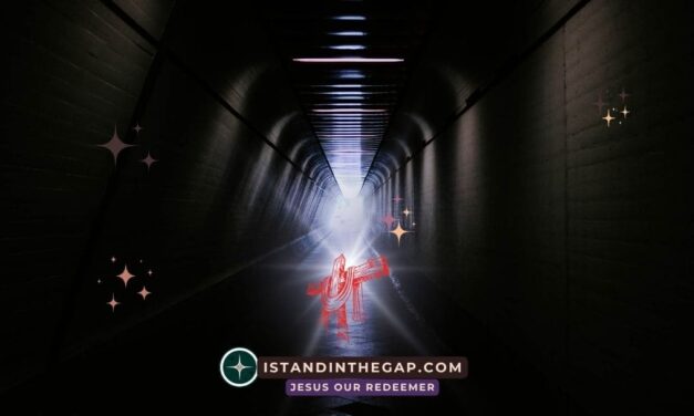 Light Pierces Darkness: A Daily Devotional (Psalm 112:4)