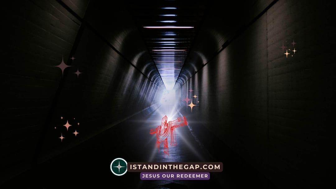 Light Pierces Darkness: A Daily Devotional (Psalm 112:4)